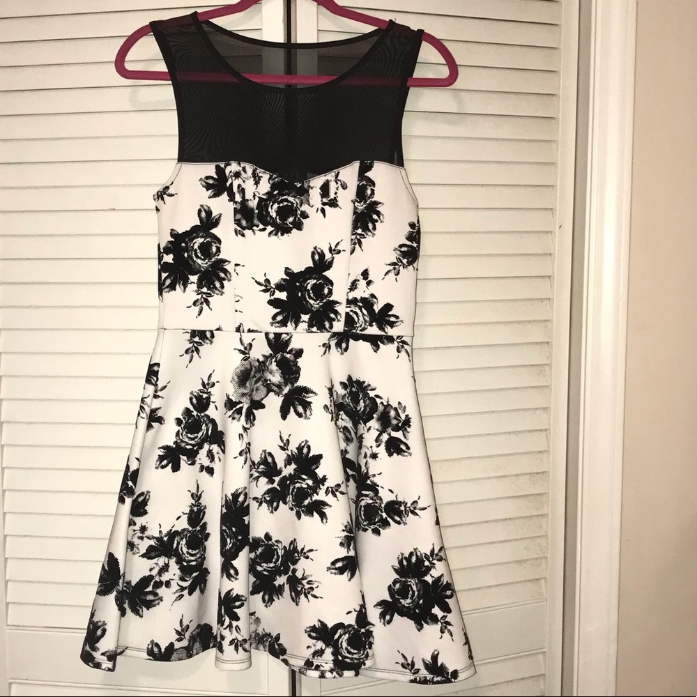 Medium black & white floral dress